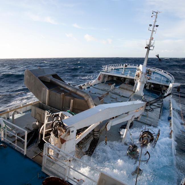 Vessel tilting at sea