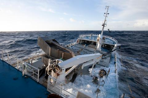 Vessel tilting at sea